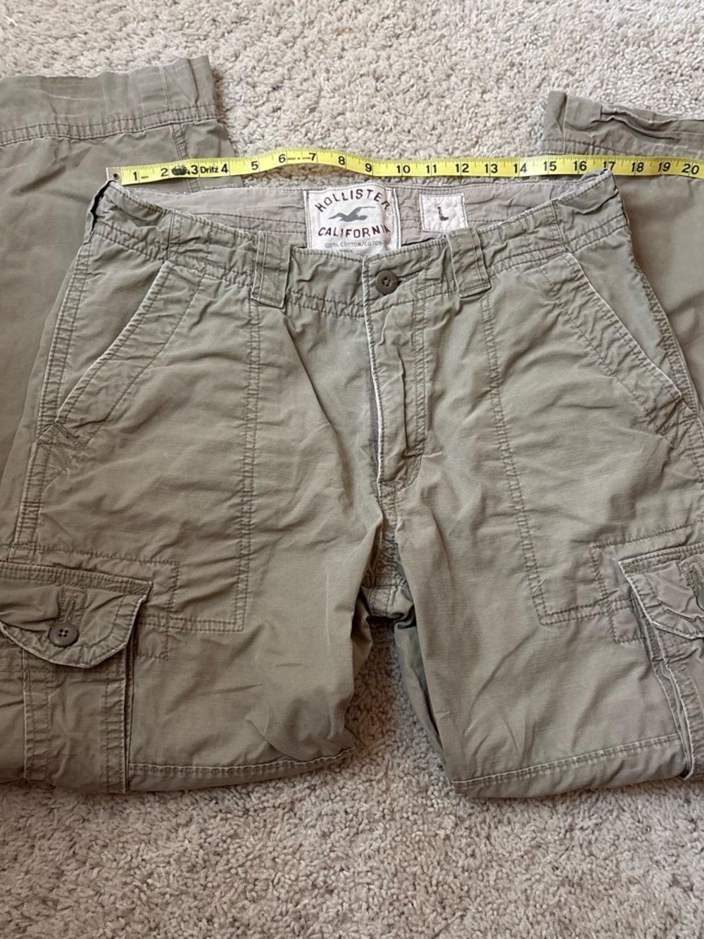 Vintage Hollister Men’s baggy cargo pants size large (17” waist)